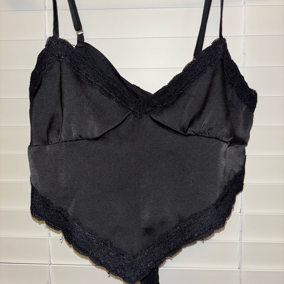 Forever 21 Other - Bandana lace trim top